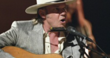 Movie Review: Neil Young - Heart of Gold